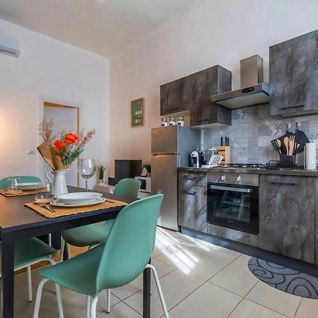 Central & Comfy Flat In The Beating Heart Of Турин Экстерьер фото